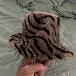 Faux fur bucket hat